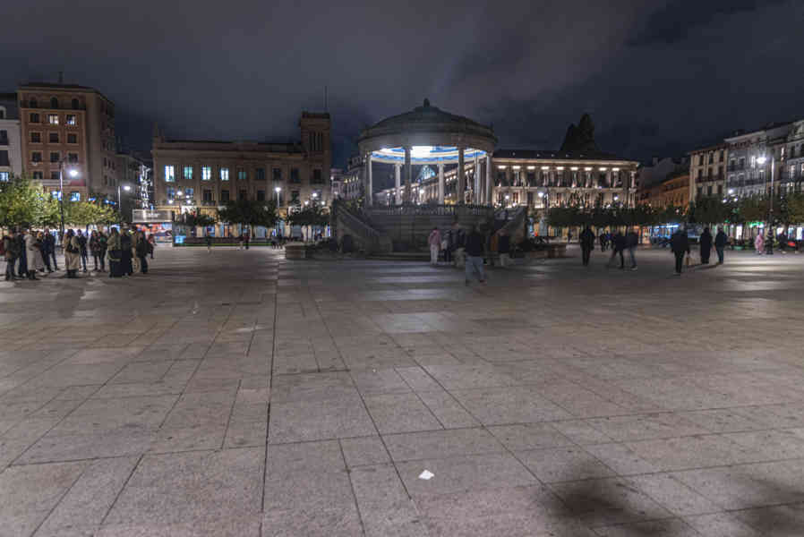 Pamplona 009 - plaza del Castillo.jpg
